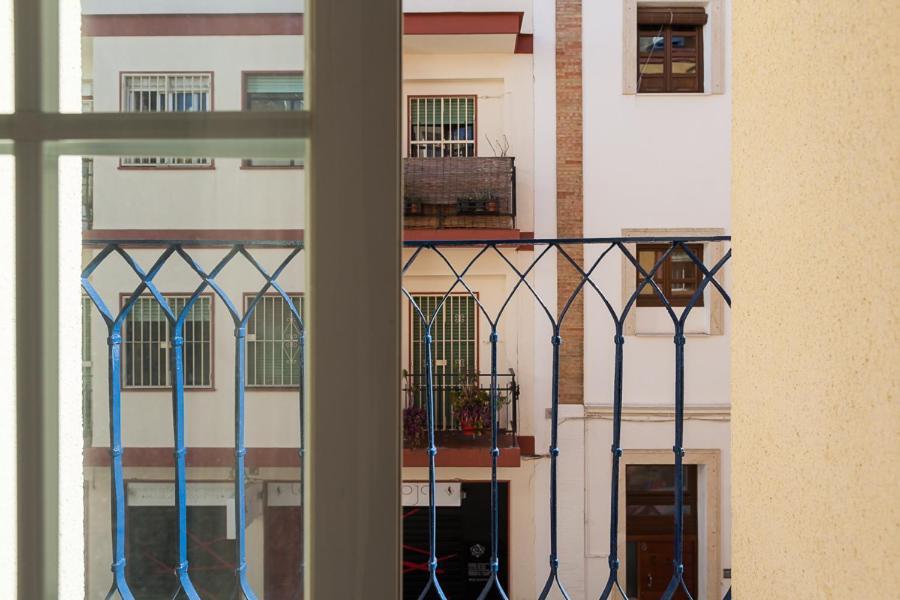 Peral Home Cozy Apartment Севилья Экстерьер фото