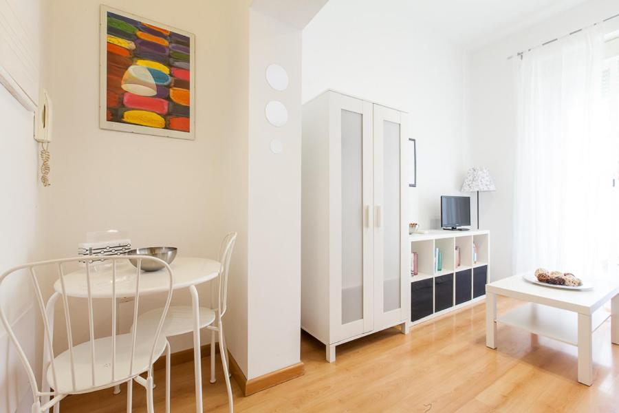 Peral Home Cozy Apartment Севилья Экстерьер фото